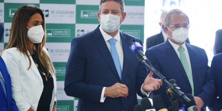 Lira indica deputados Celso Sabino e Luiz Carlos Motta para relatorias da reforma tributária