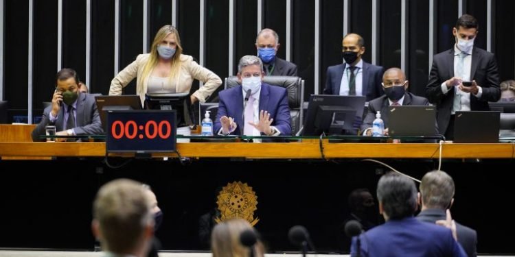 Câmara aprova incidência do ISS sobre serviços de rastreamento de veículo