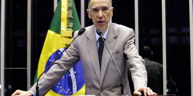 Gentileza e poder de conciliação de Marco Maciel são lembrados pelos senadores