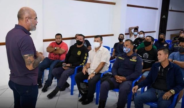Cabo Maciel reúne com Guardas Municipais para falar sobre Emenda Constitucional