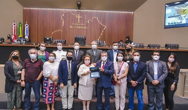 UEA recebe homenagem na Assembleia Legislativa pelos 20 anos de atividade no Amazonas