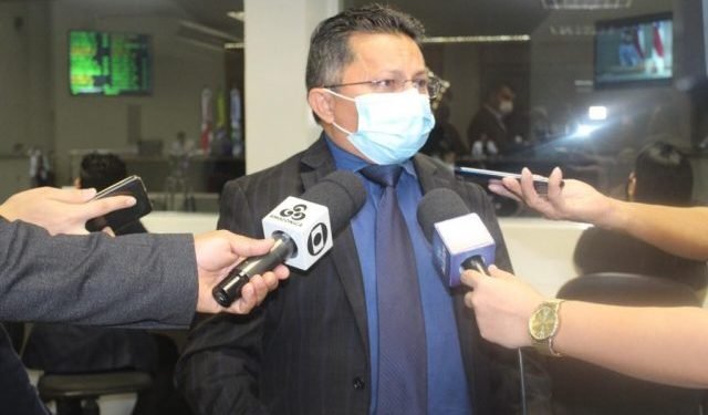 Sinésio Campos assina CPI da Asfixia e cobra responsabilização sobre as vidas perdidas pela falta de oxigênio, no Amazonas