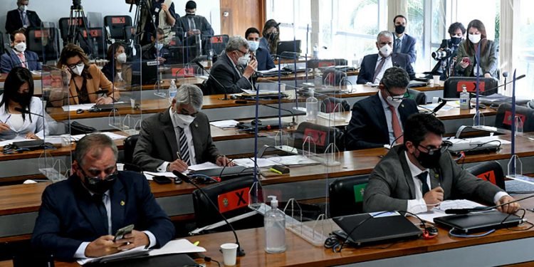 CPI pode convocar ex-cunhada de Bolsonaro que denunciou ‘rachadinha’