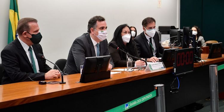 Comissão de Orçamento é instalada e senadora Rose de Freitas é a presidente