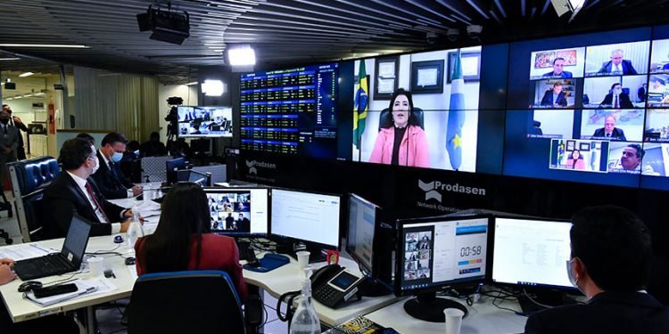 Aprovado projeto que estabelece cota para mulheres em eleições proporcionais