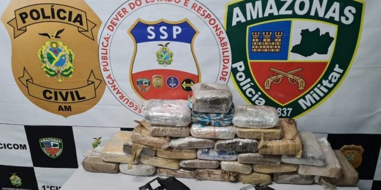Ação Pronta Resposta prende homem com duas armas de fogo e cerca de 30 quilos de maconha