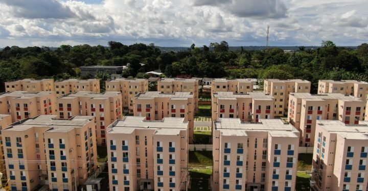 Prefeitura e Caixa recebem contemplados em segunda fase de assinatura para o Cidadão Manauara