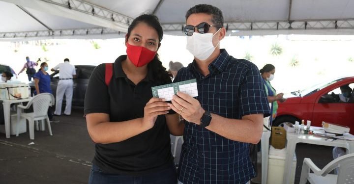 Prefeito David Almeida anuncia vacinação contra a Covid-19, do público de 18 anos, a partir desta quarta-feira