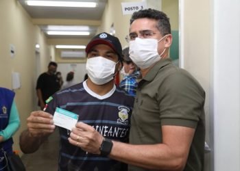 Vacinação de pessoas de 23 anos inicia nesta quinta-feira, anuncia David Almeida