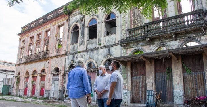 Prefeitura e TCE fazem visita técnica a setor histórico do complexo do porto