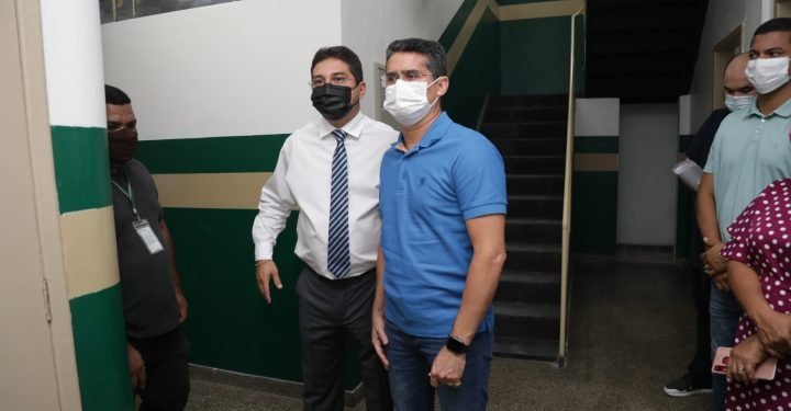 Prefeito David Almeida determina prazo de 30 dias para construtora concluir obras inacabadas de escolas entregues na gestão passada