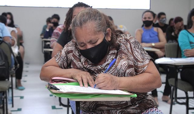 Primeira fase de assinatura de contratos do Cidadão Manauara 2 é encerrada pela prefeitura e Caixa Econômica