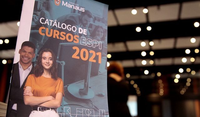 Catálogo com programação de cursos para servidores municipais é lançado pela prefeitura