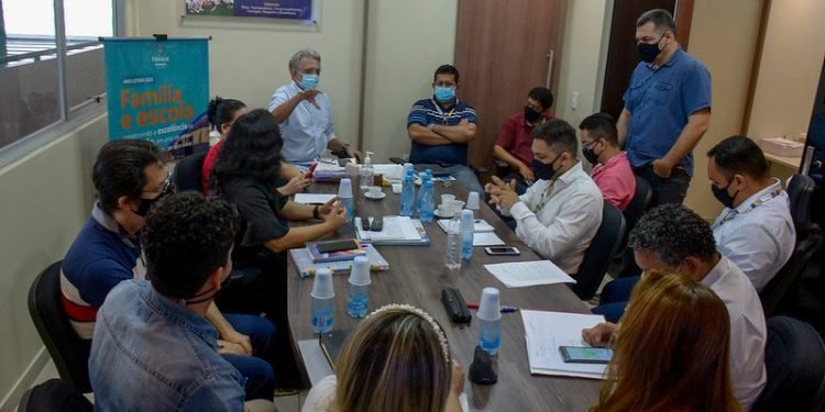 Prefeitura de Manaus analisa implantação de sistema de hiperautomação cognitiva na rede municipal de ensino