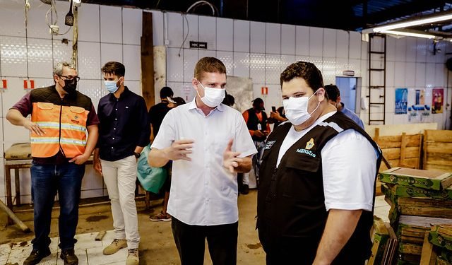 Obras de revitalização da feira da Manaus Moderna são aceleradas pela prefeitura, após a cheia