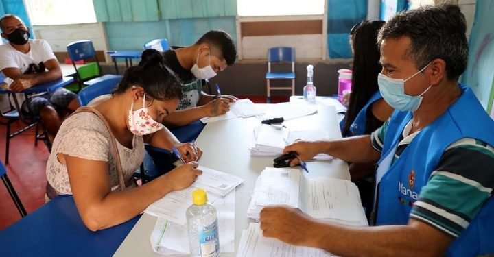 Famílias da zona rural recebem terceiro e quarto lotes do ‘Auxílio Cheia 2021’, da Prefeitura de Manaus