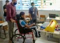 Alunos da educação especial recebem cadeiras adaptadas da Prefeitura de Manaus