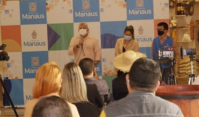 Prefeitura anuncia ‘Mostra Folclórica de Manaus’, durante entrega de alimentos a entidades folclóricas