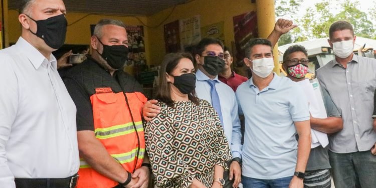 João Carlos acompanha prefeito em lançamento de pacote de obras na comunidade São João