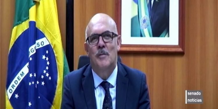 Vídeo: Ministro da Educação defende retorno às aulas presenciais nas escolas públicas