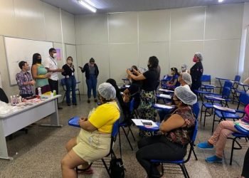 Participantes de oficina de maquiagem são certificadas pela prefeitura