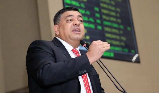 Deputado Dermilson Chagas solicita aprovação do PCCR dos servidores da Aleam
