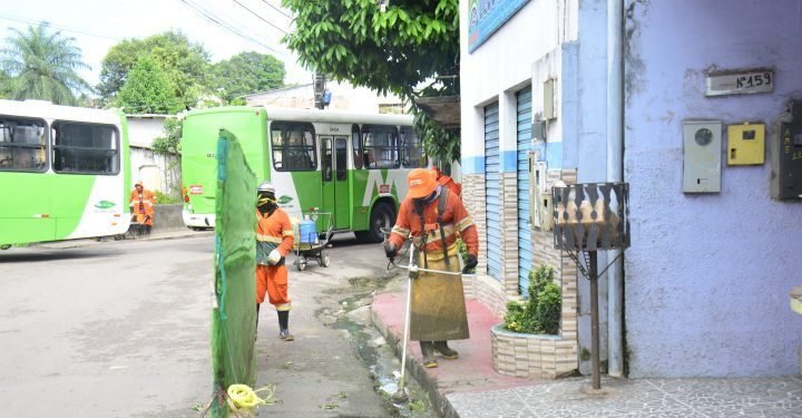 Prefeitura reforça ação de limpeza no bairro da Paz e alerta para descarte irregular de lixo