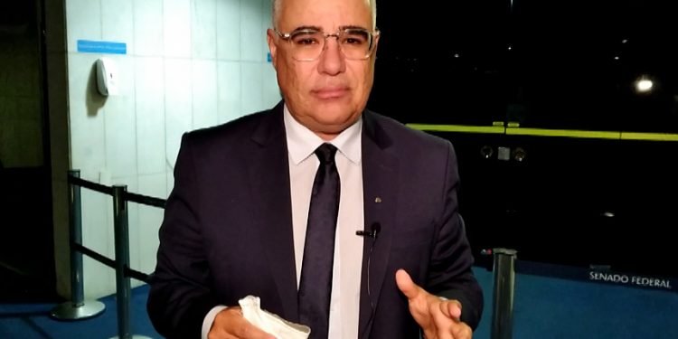 Girão pede pressão popular para que a Câmara vote o fim do foro privilegiado