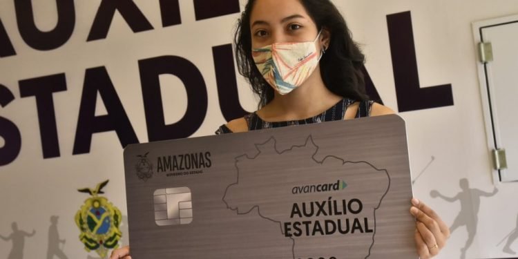 Lutadora de jiu-jítsu comemora recebimento do Auxílio Estadual ao Esporte