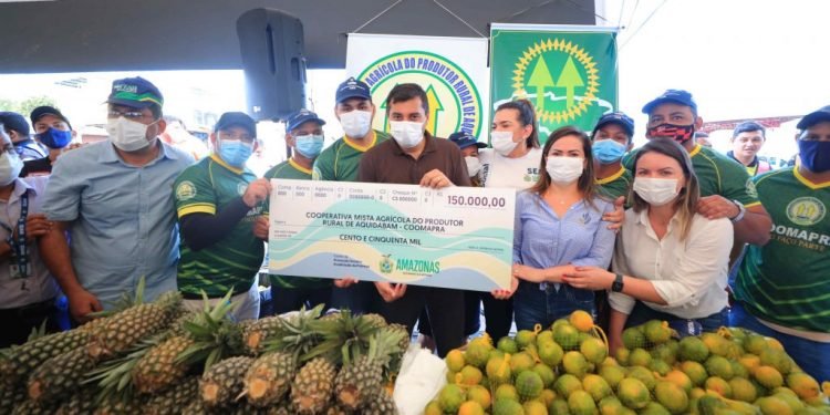 Wilson Lima entrega mais de R$ 1 milhão em recursos para associações do setor primário de Manacapuru