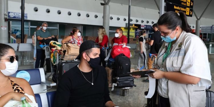 Vigilância Ativa já realizou 8,9 mil testes de Covid-19 em passageiros desembarcados em Manaus