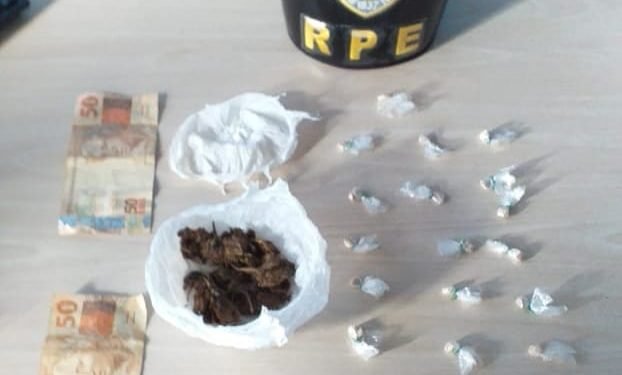 Jovem portando entorpecentes é detido pela PM em Rio Preto da Eva