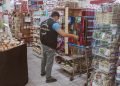 Procon-AM apreende mais de 80 Kg de alimentos e produtos de limpeza vencidos em supermercado