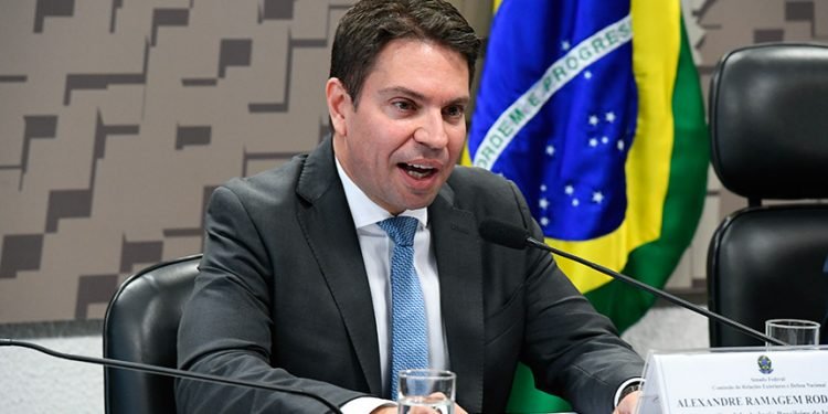 CPI pode convocar diretor da Abin e ajudante de ordens de Bolsonaro
