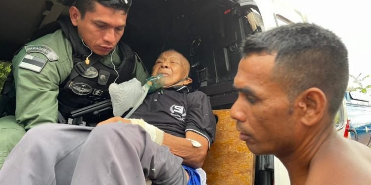 Helicóptero da SSP-AM resgata idoso infartado em Novo Airão para atendimento emergencial no HPS 28 de Agosto