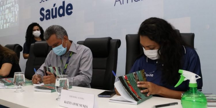 SES-AM lança livros do projeto Servidor Autor