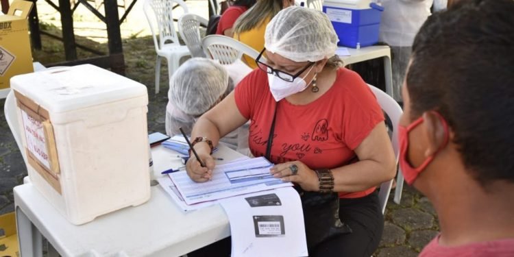 Mutirão de vacinação contra Covid-19 inicia em Urucará