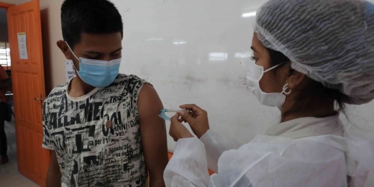 População a partir de 20 anos adere vacinação contra Covid-19 em Rio Preto da Eva