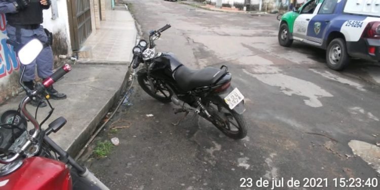 No bairro Novo Israel, Polícia Militar recupera veículo com restrição de roubo