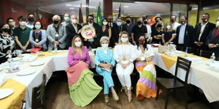 Presidente do TCE-AM é agraciado com título de sócio honorário da Academia de Ciências e Letras Jurídicas do Amazonas