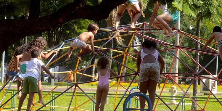 Projeto prevê fundo de amparo para quem se tornou órfão devido à covid-19