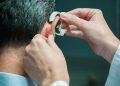 Projeto permite dedução de gasto com aparelho auditivo no Imposto de Renda