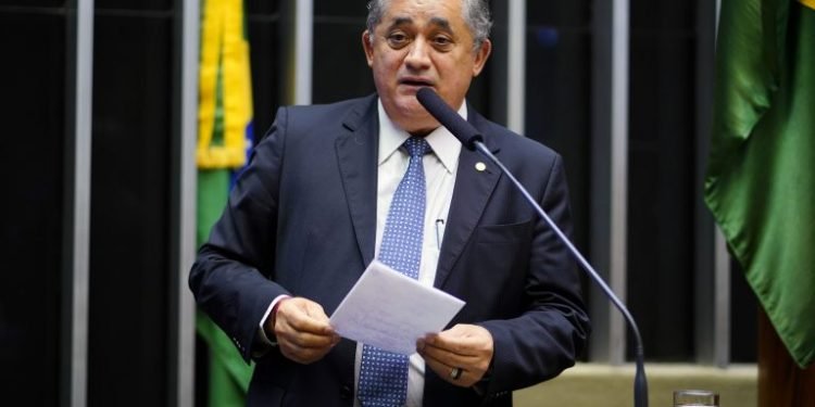 Projeto cria programa de universalização do acesso a absorventes higiênicos