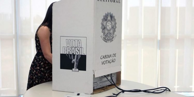 Comissão especial volta a discutir nesta quarta parecer sobre alteração no processo eleitoral
