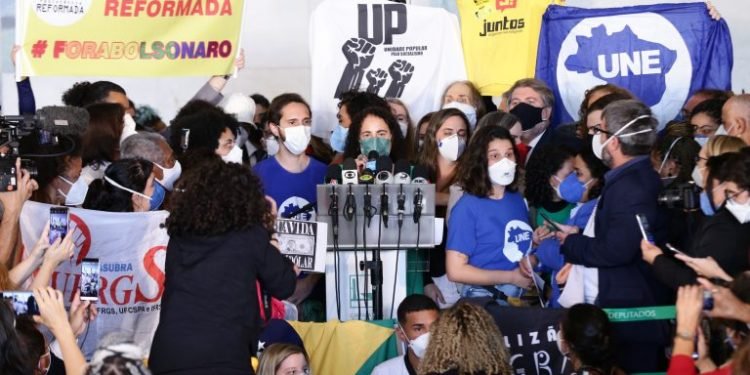 Lira diz que impeachment como ação política não se faz com discurso