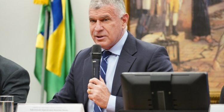 Debatedores divergem sobre endurecimento da legislação penal no combate à criminalidade