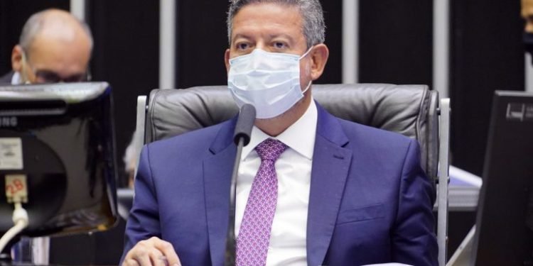 Sistema partidário tem de mudar para adoção de semipresidencialismo, diz Lira