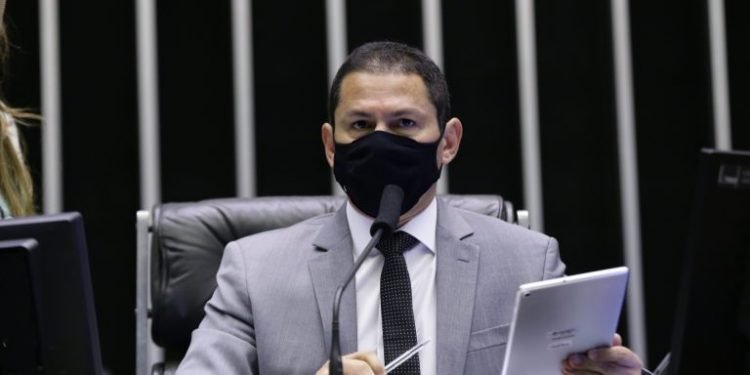 Proposta susta resolução que corta imposto sobre importação de bens de capital e telecomunicações