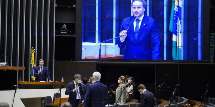 Câmara aprova projeto que viabiliza transformação de clube de futebol em empresa sociedade anônima