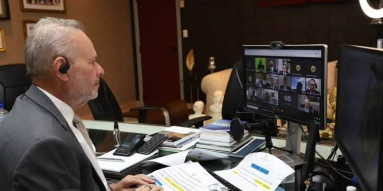 Pleno do TCE-AM julga contas irregulares e multa ex-gestores de Serviço de Água e Esgoto de Parintins